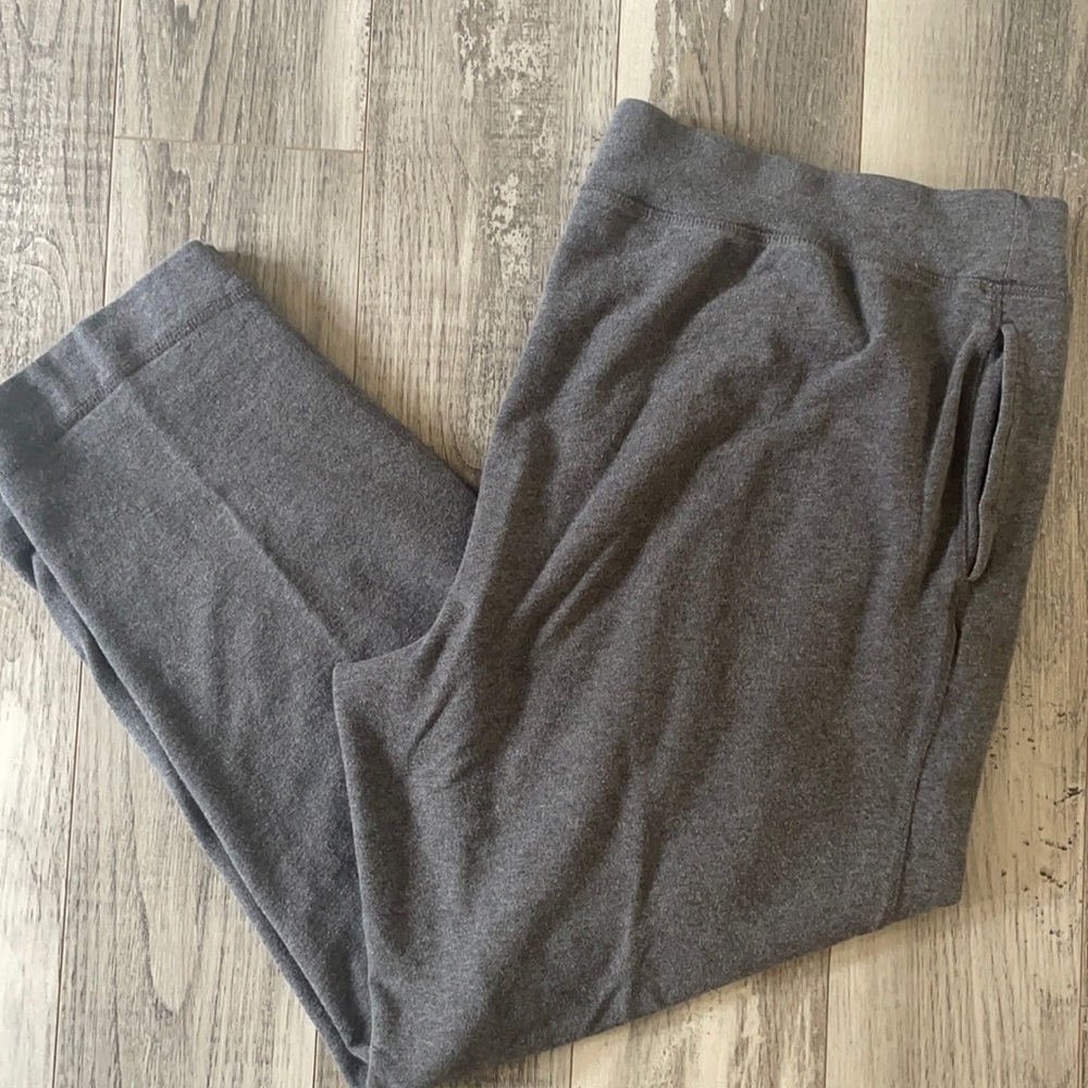 💛 3/$25 Gray Crop Pull-On Pants